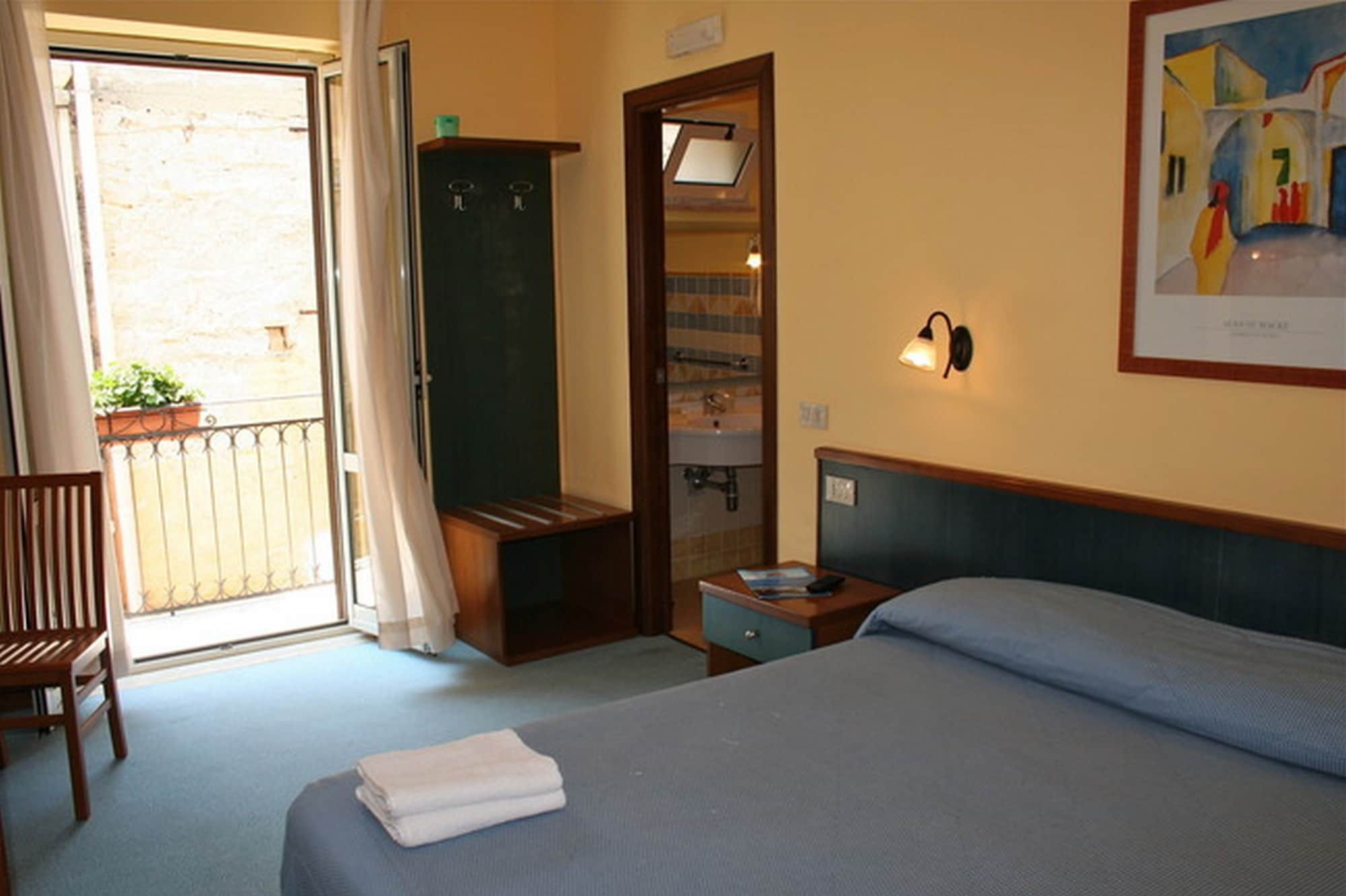Hotel Clelia Isola di Ustica Exterior photo